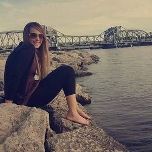 Meet your Posher, Alicia